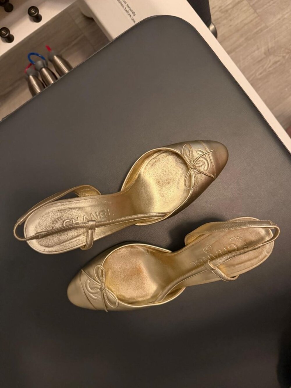 Vintage Chanel Metallic Gold CC Bow Slingback Heels – Size 38.5 - Picture 7 of 8